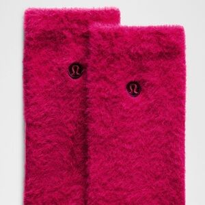 Lululemon Fuzzy Crew Socks 🧦 Berry Rumble 🍓 Size L NWT